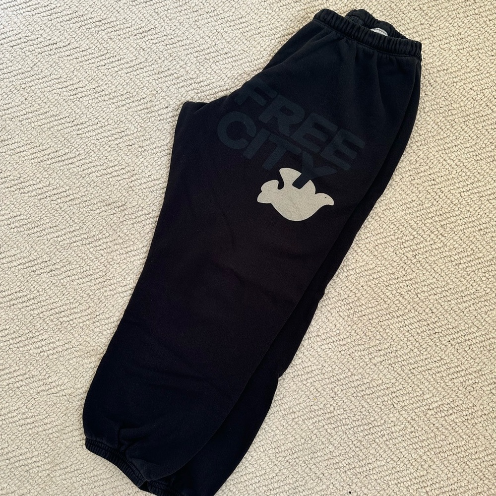 FREE CITY Black Sweats
